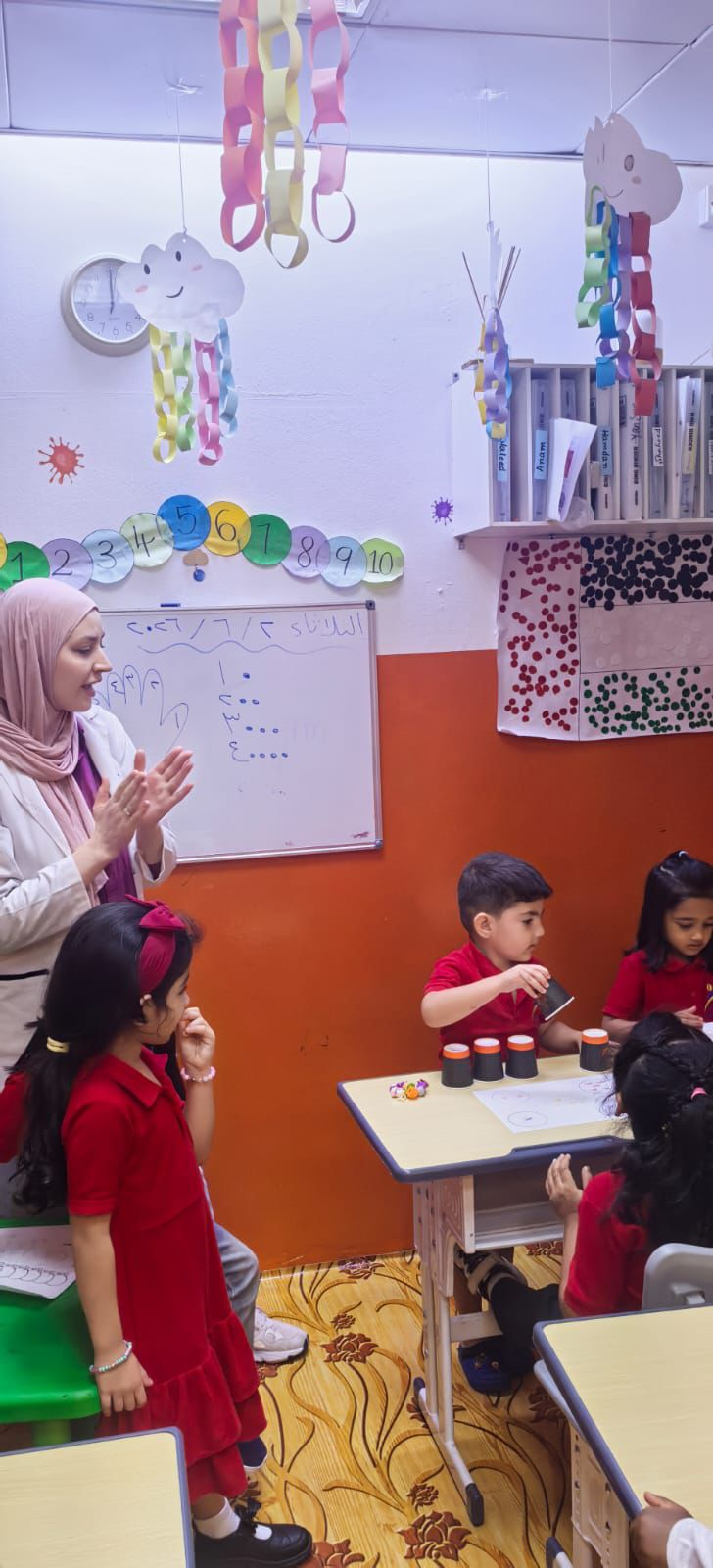 KG1 and KG2 students learning together